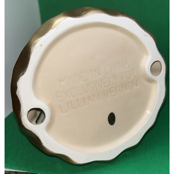 Retired Vintage Lillian Vernon Christmas Napkin Holder Angel Lady Figurine - Picture 10 of 10